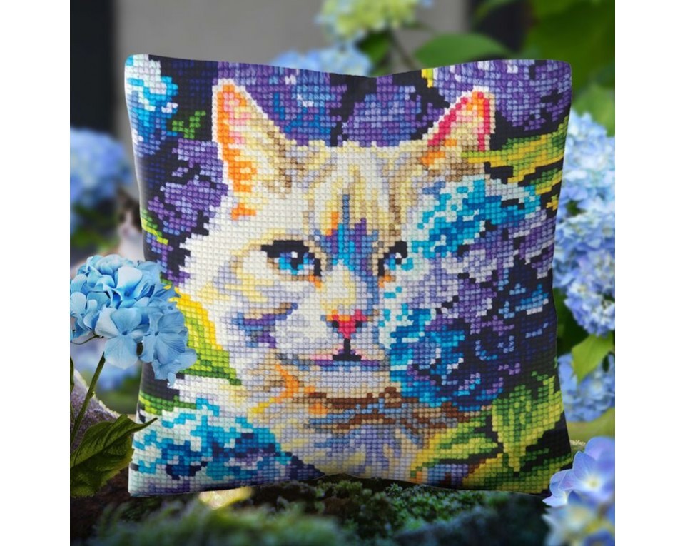 Cat in hydrangeas, Article: 5 501