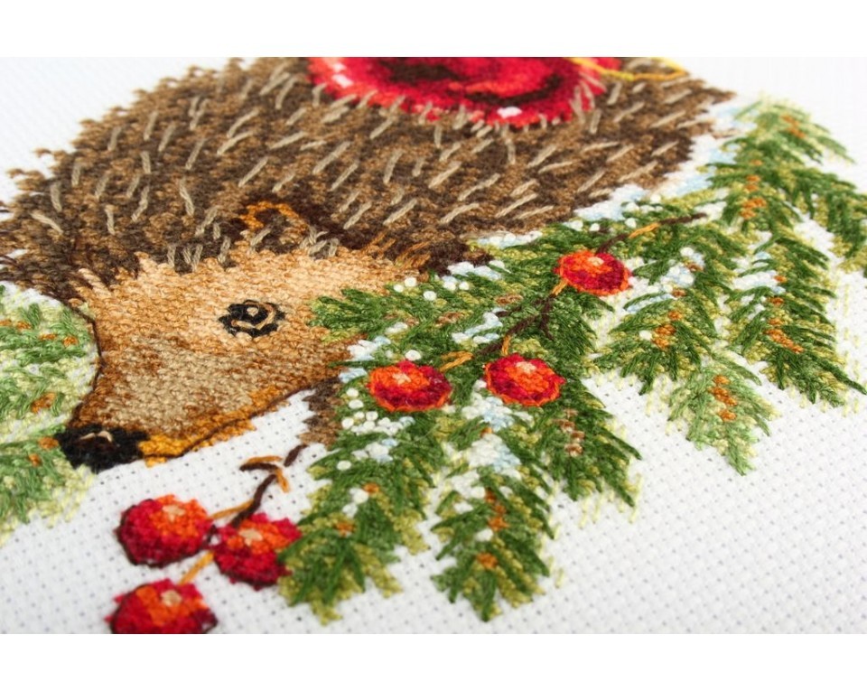 Cross-stitch kit "Hedgehog decorating Christmas tree", Article: C269