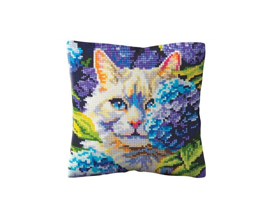 Cat in hydrangeas, Article: 5 501