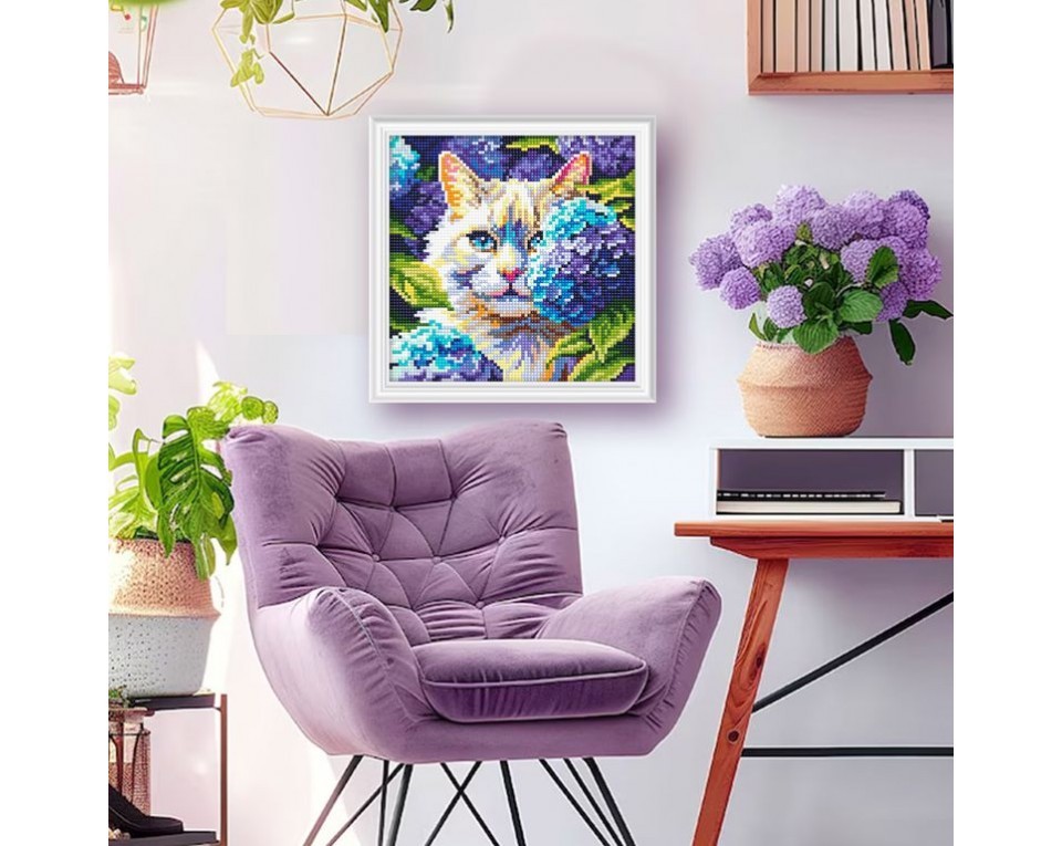 Cat in hydrangeas, Article: 5 501