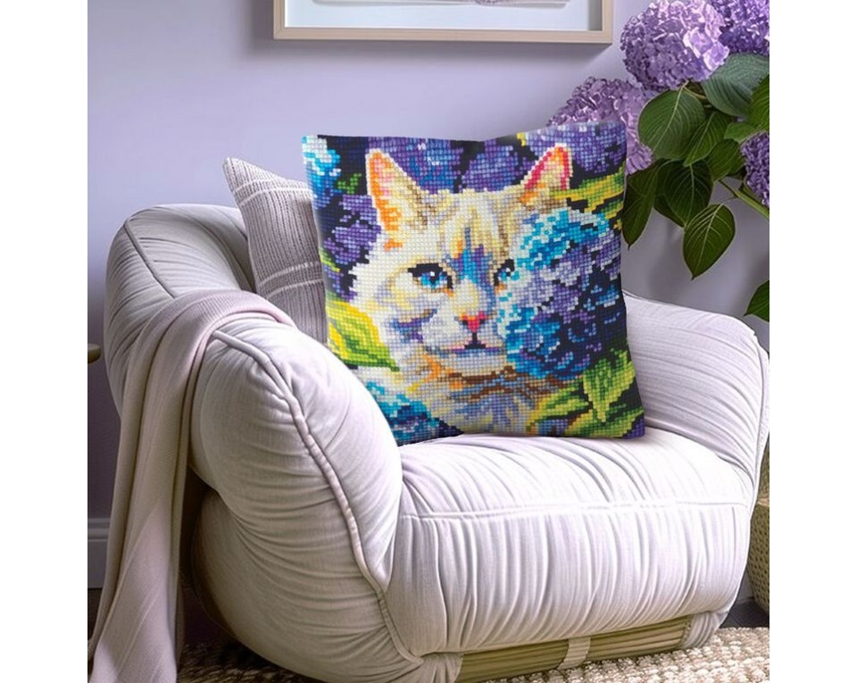 Cat in hydrangeas, Article: 5 501